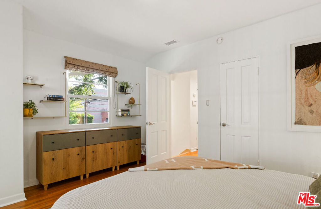 8467 Willoughby Avenue Property Photo 20