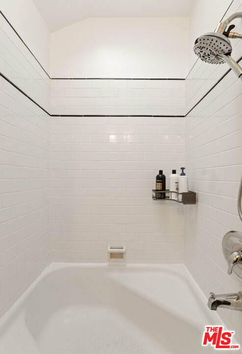 8467 Willoughby Avenue Property Photo 24