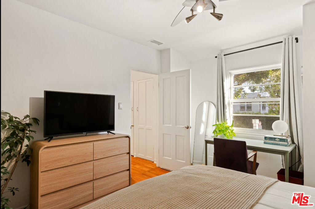 8467 Willoughby Avenue Property Photo 27