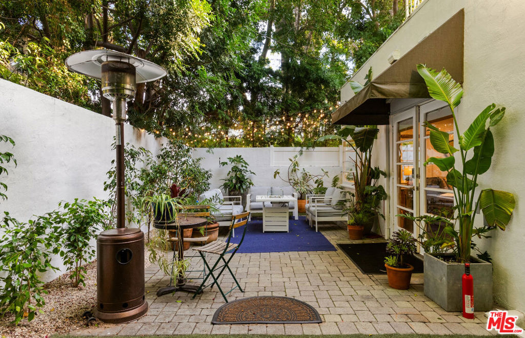 8467 Willoughby Avenue Property Photo 33