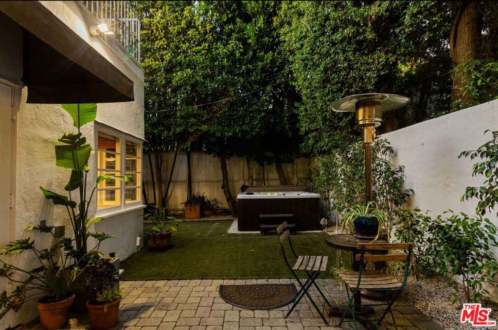 8467 Willoughby Avenue Property Photo 35