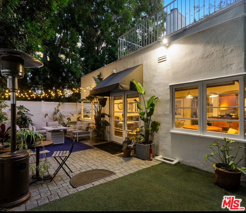 8467 Willoughby Avenue Property Photo 38