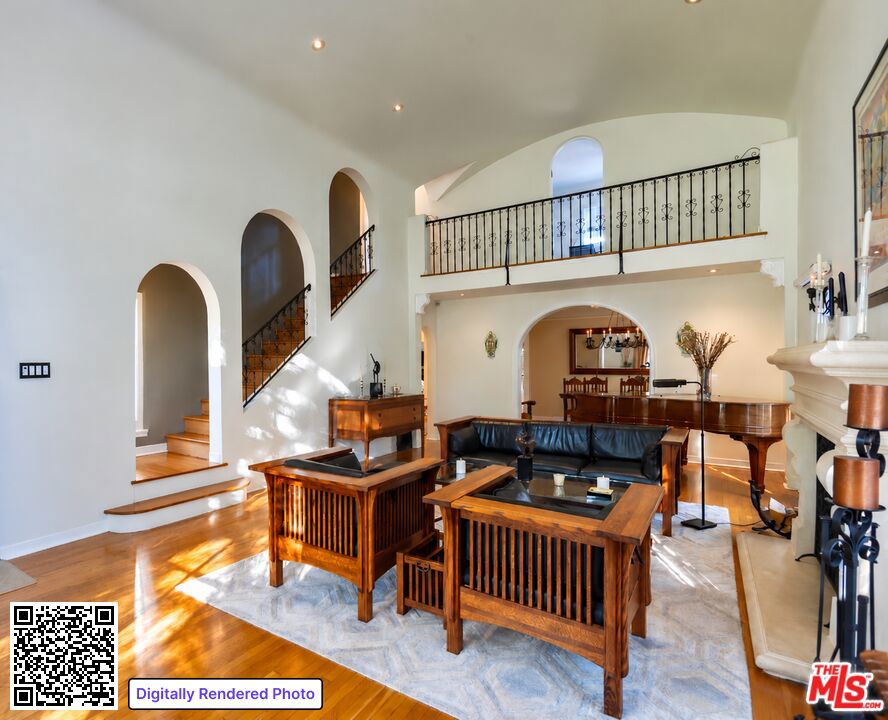 816 S Dunsmuir Avenue Property Photo 6