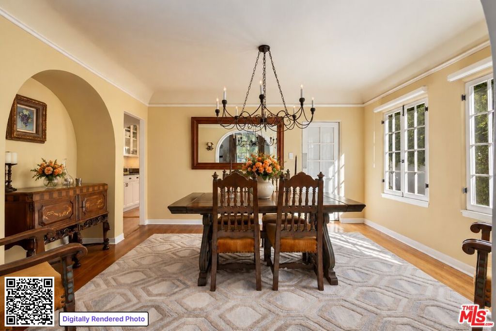 816 S Dunsmuir Avenue Property Photo 9