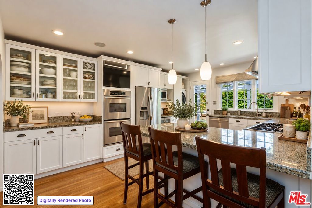 816 S Dunsmuir Avenue Property Photo 12