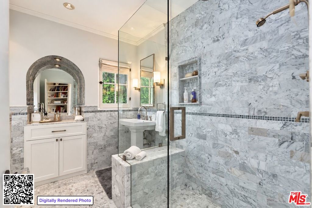 816 S Dunsmuir Avenue Property Photo 15