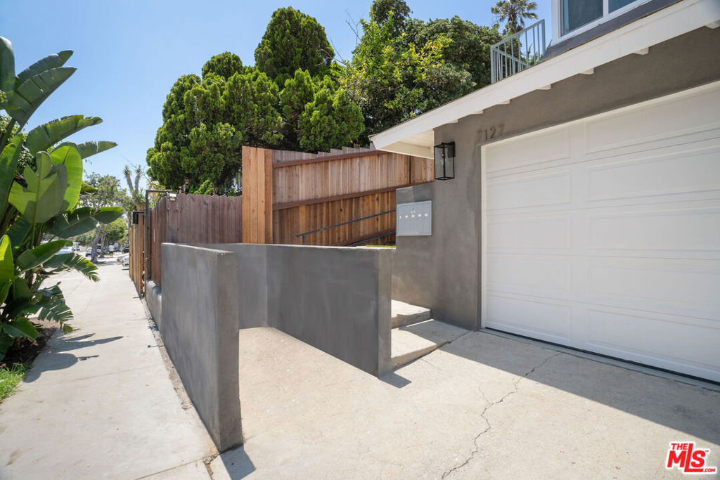 7127 Ramsgate Avenue Property Photo 4
