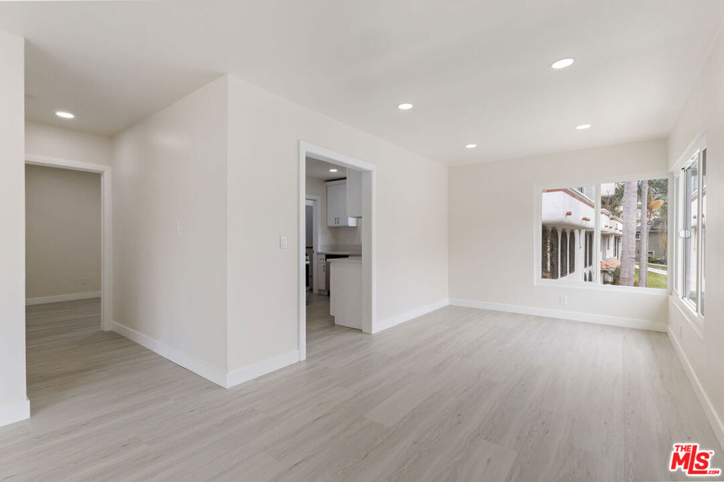 7127 Ramsgate Avenue Property Photo 14