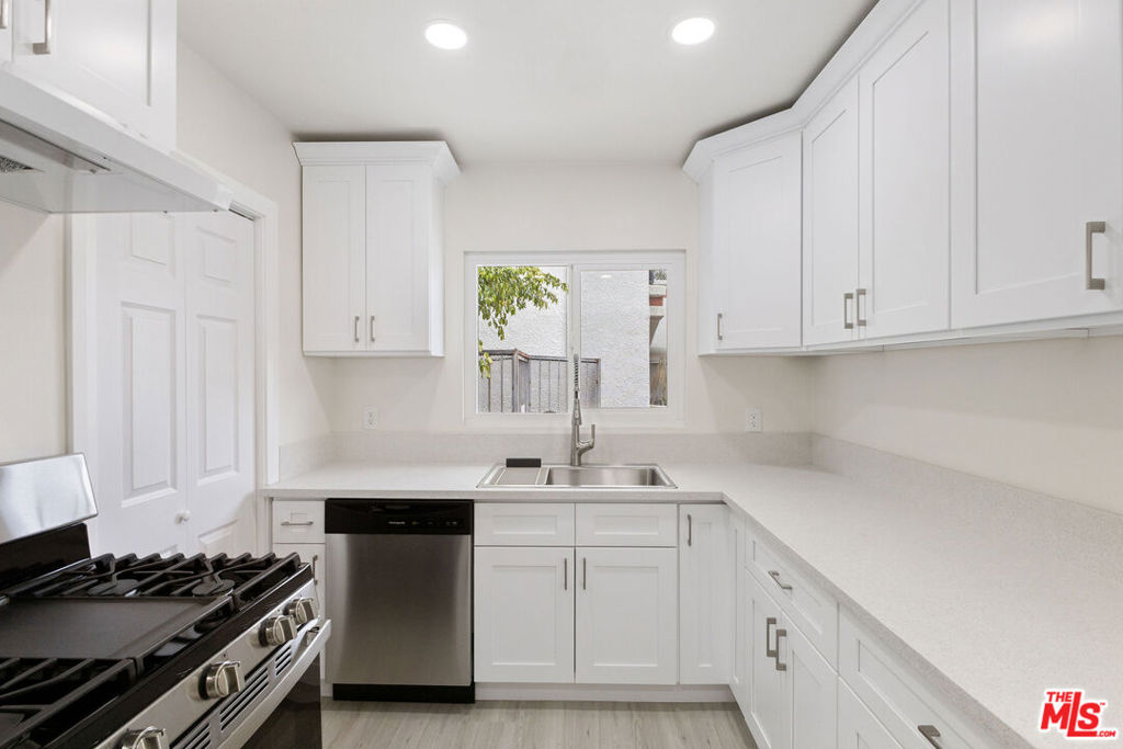 7127 Ramsgate Avenue Property Photo 17