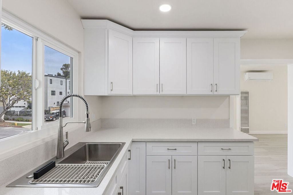 7127 Ramsgate Avenue Property Photo 18