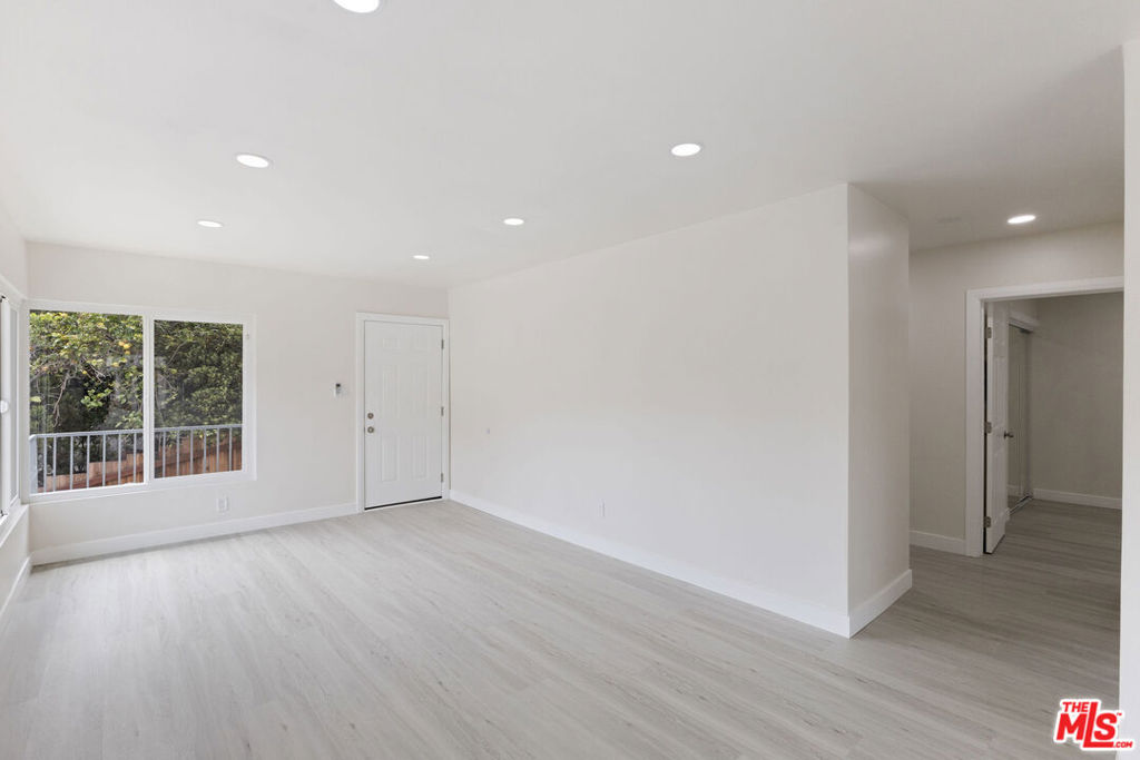 7127 Ramsgate Avenue Property Photo 21