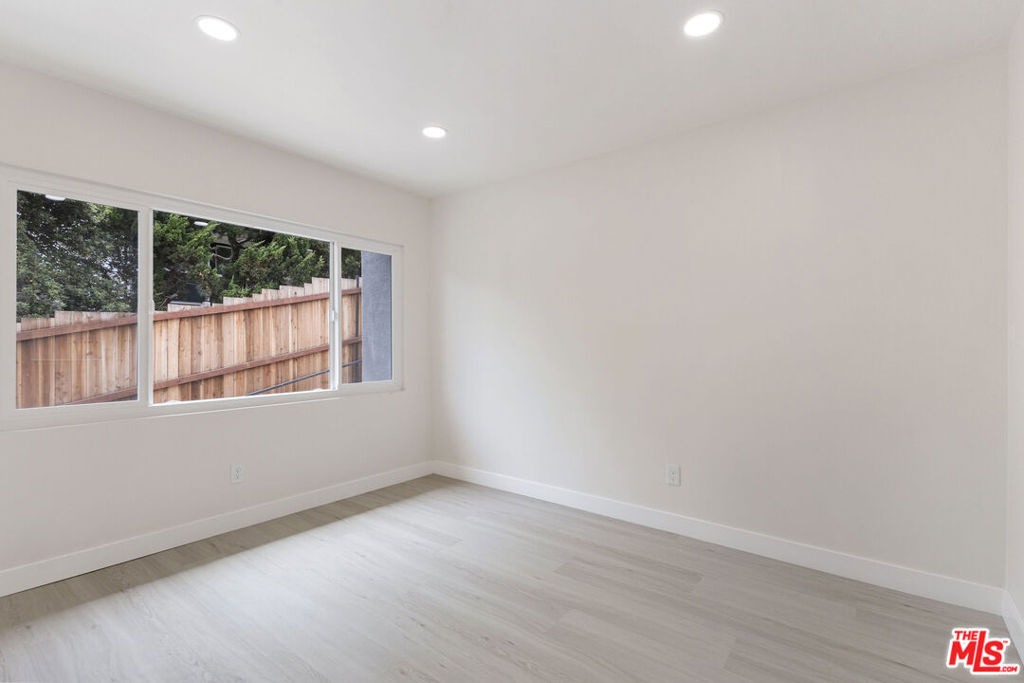 7127 Ramsgate Avenue Property Photo 27