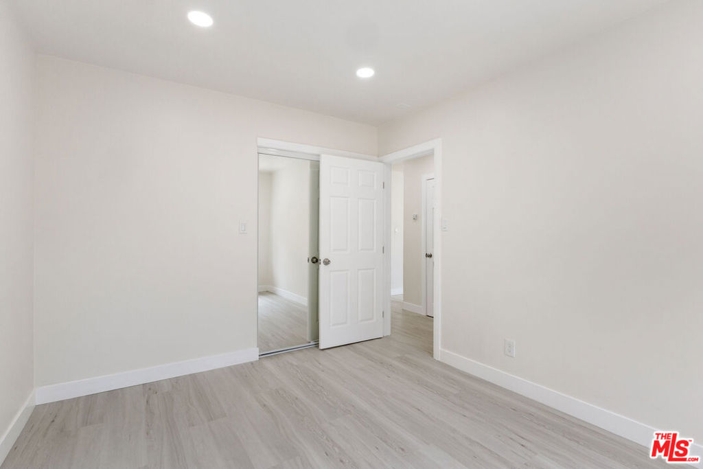 7127 Ramsgate Avenue Property Photo 28