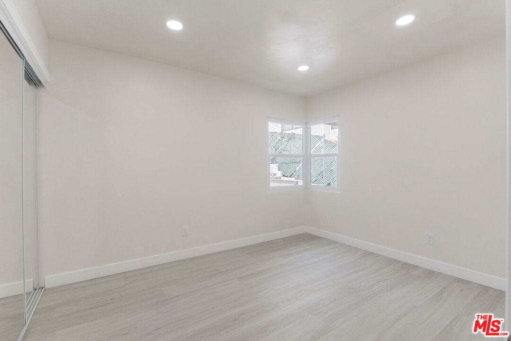 7127 Ramsgate Avenue Property Photo 29