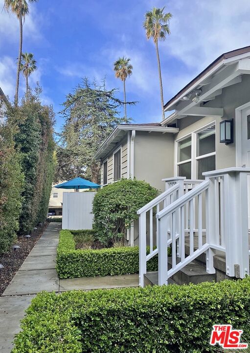 953 9th Street Property Photo 2