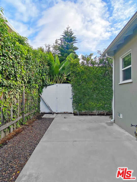 953 9th Street Property Photo 8