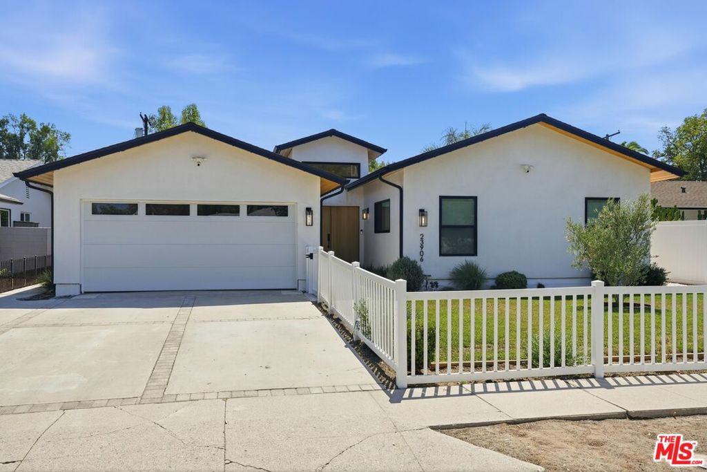 23906 Mobile Street Property Photo 1