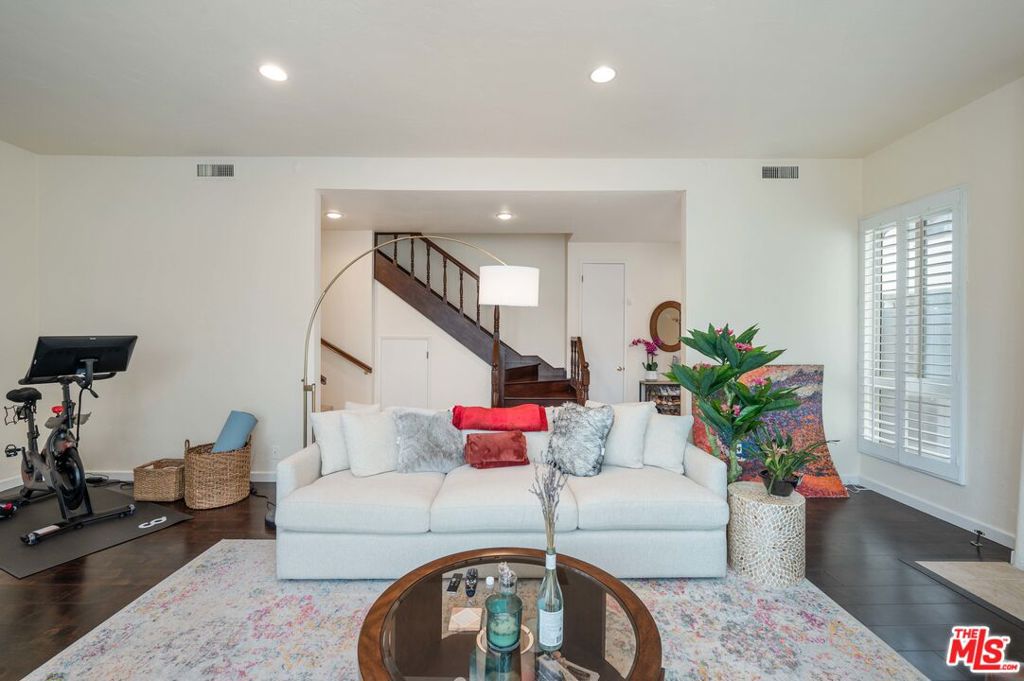 12336 Montana Avenue Property Photo 4