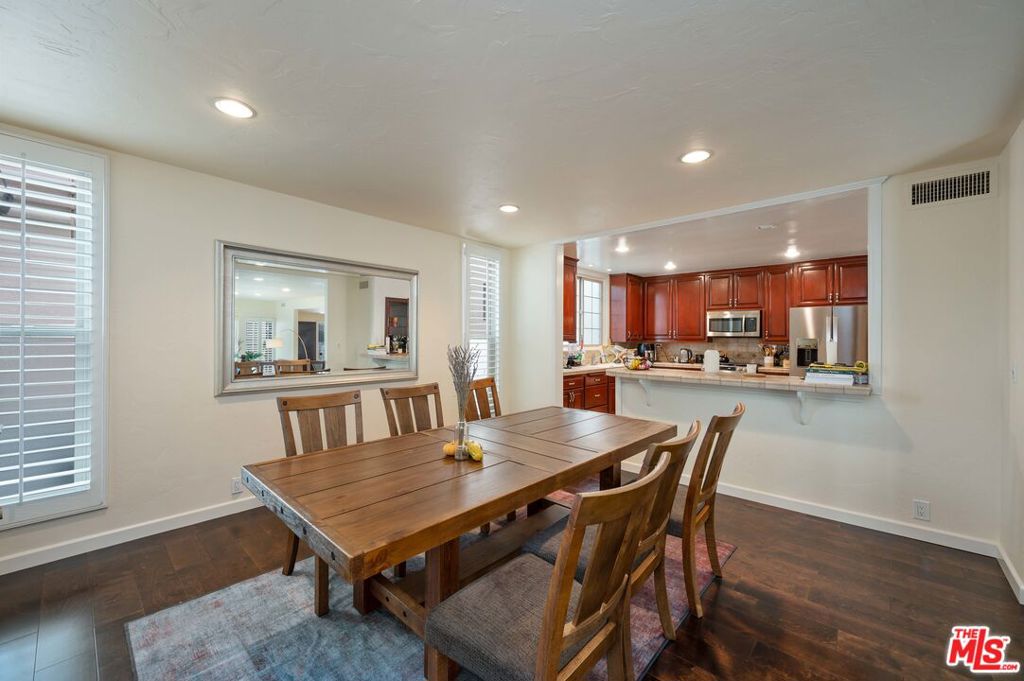 12336 Montana Avenue Property Photo 7