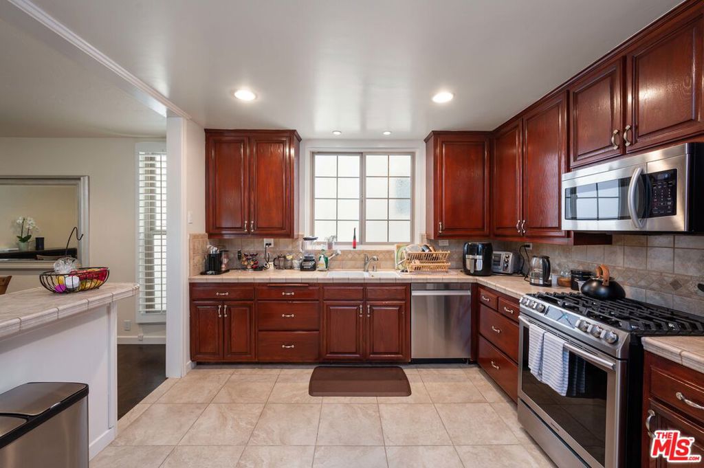 12336 Montana Avenue Property Photo 10