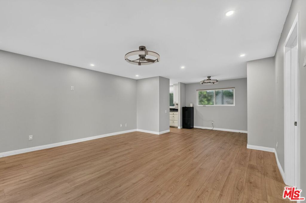 2418 Graham Avenue 2 Property Photo 6