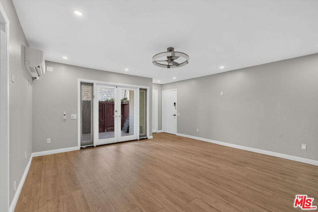 2418 Graham Avenue 2 Property Photo 7