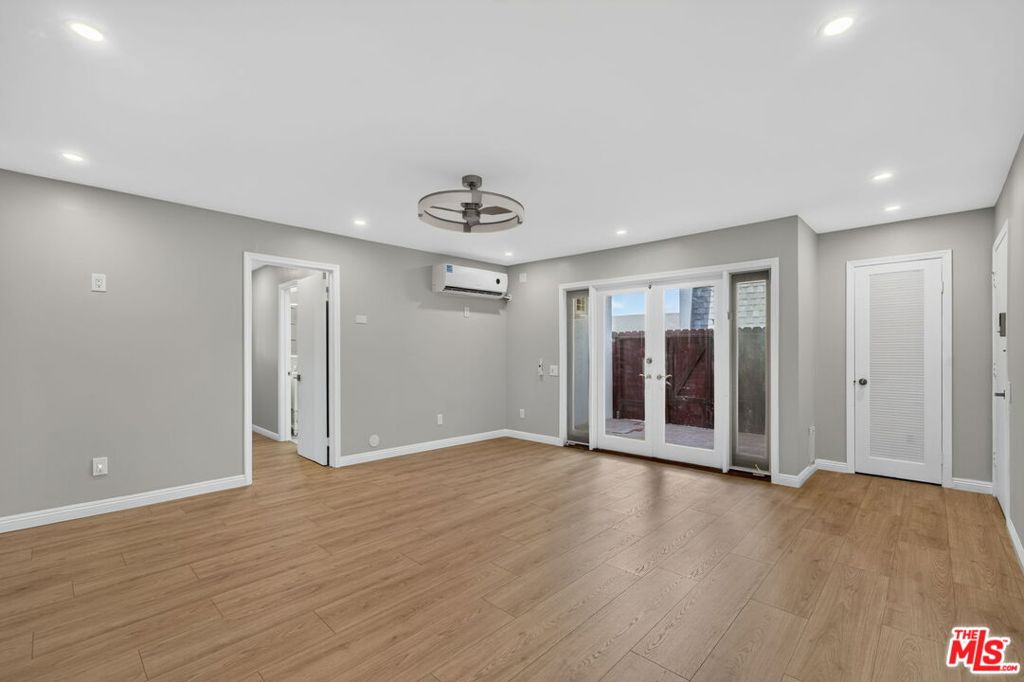 2418 Graham Avenue 2 Property Photo 8