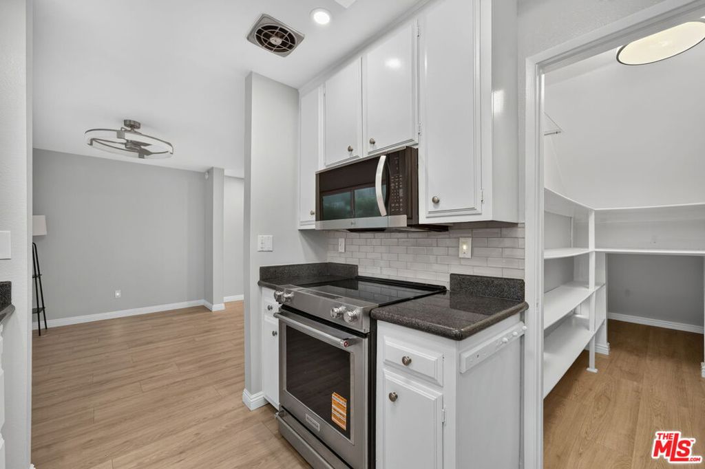 2418 Graham Avenue 2 Property Photo 12