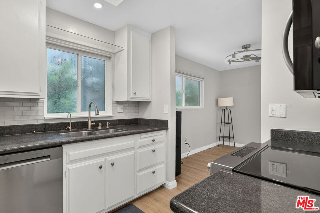2418 Graham Avenue 2 Property Photo 13