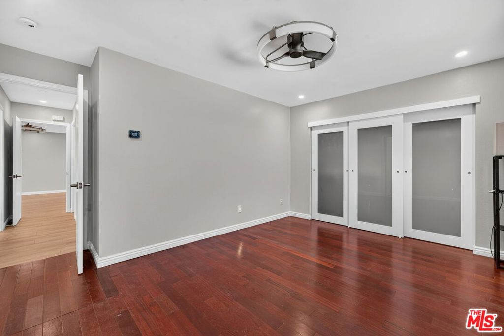 2418 Graham Avenue 2 Property Photo 16