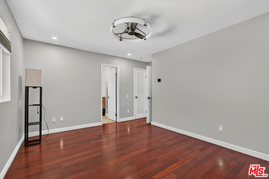 2418 Graham Avenue 2 Property Photo 17