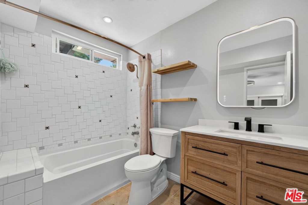 2418 Graham Avenue 2 Property Photo 19