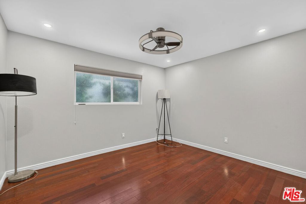 2418 Graham Avenue 2 Property Photo 21