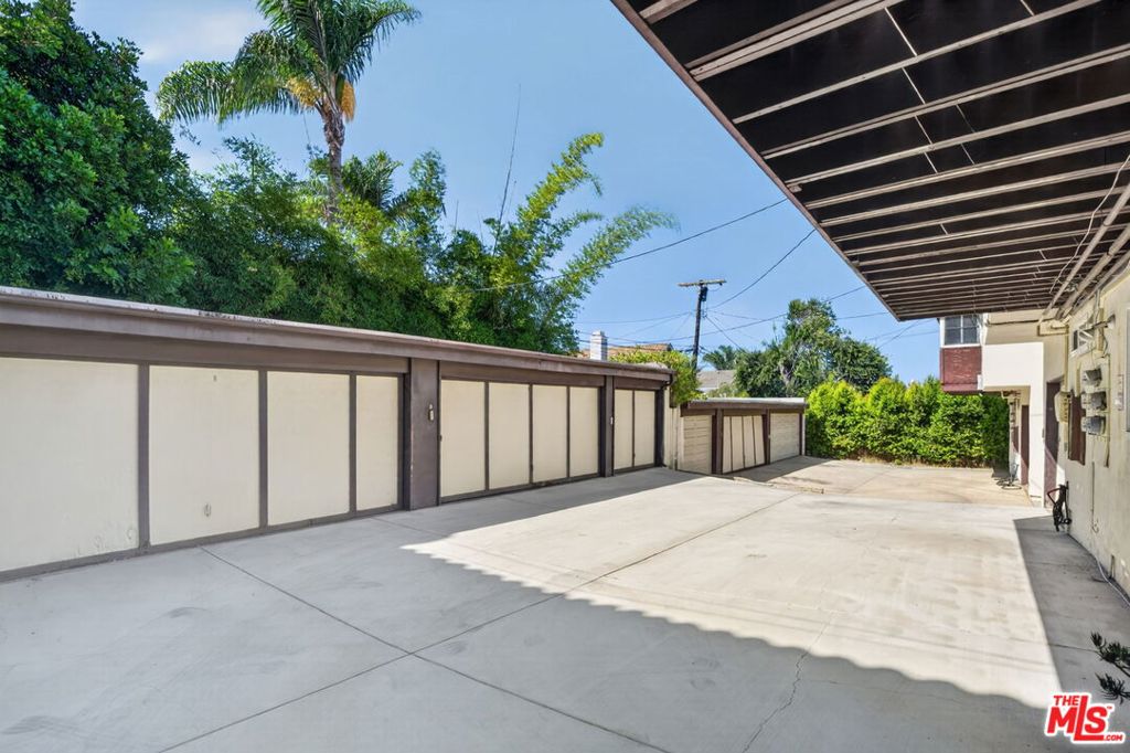 2418 Graham Avenue 2 Property Photo 29