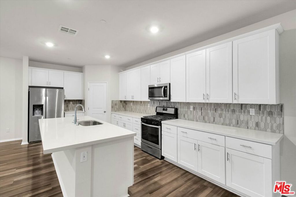 24645 Hudson Street Property Photo 17