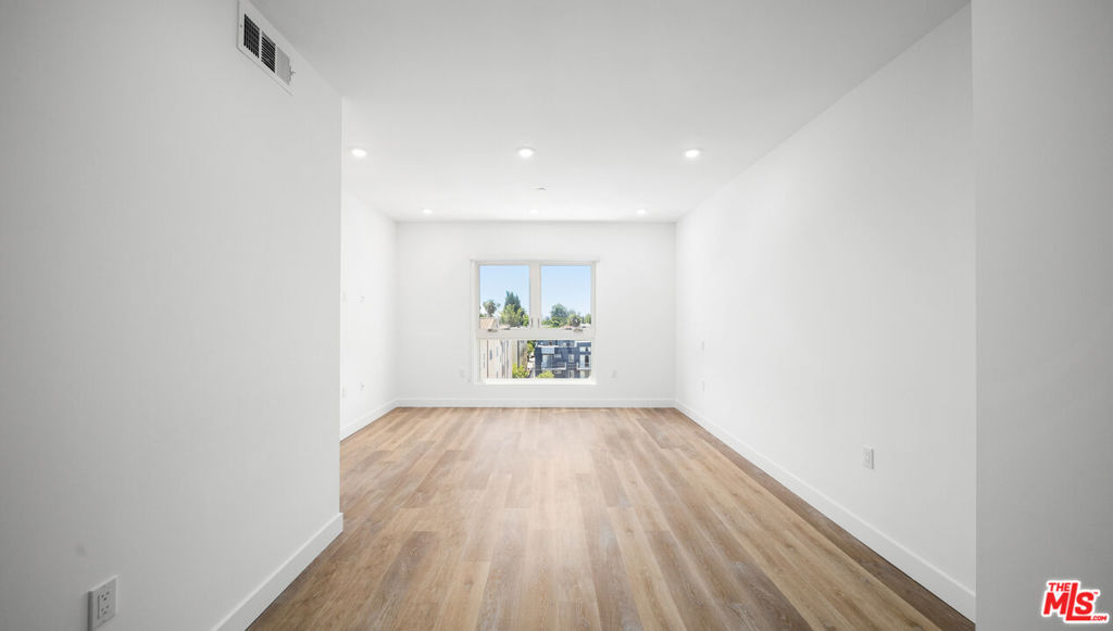 5153 Maplewood Avenue 407 Property Photo 12