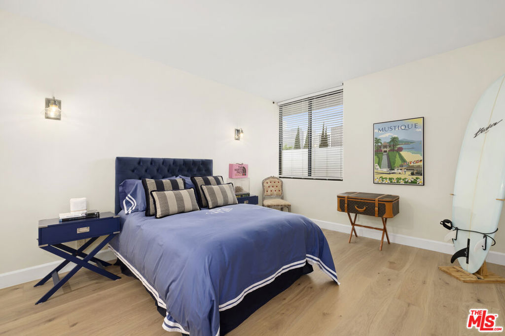 211 S Spalding Drive 109s Property Photo 15