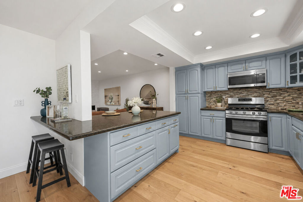 2844 Avenel Street Property Photo 8