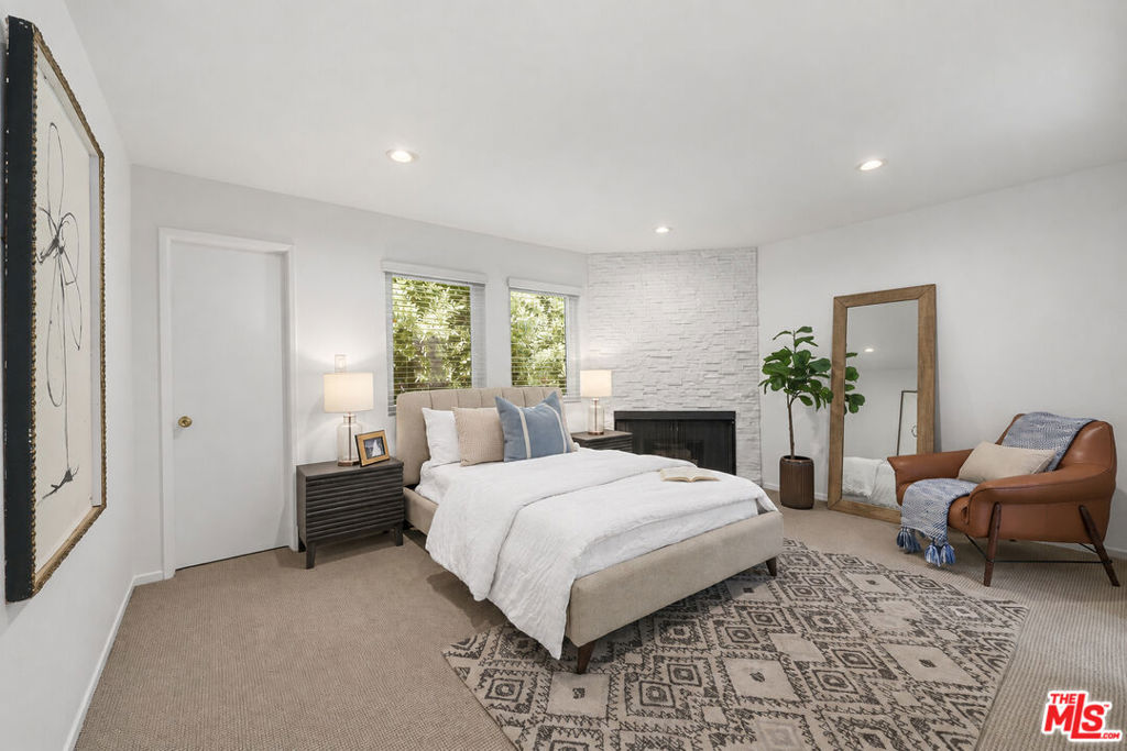 2844 Avenel Street Property Photo 17