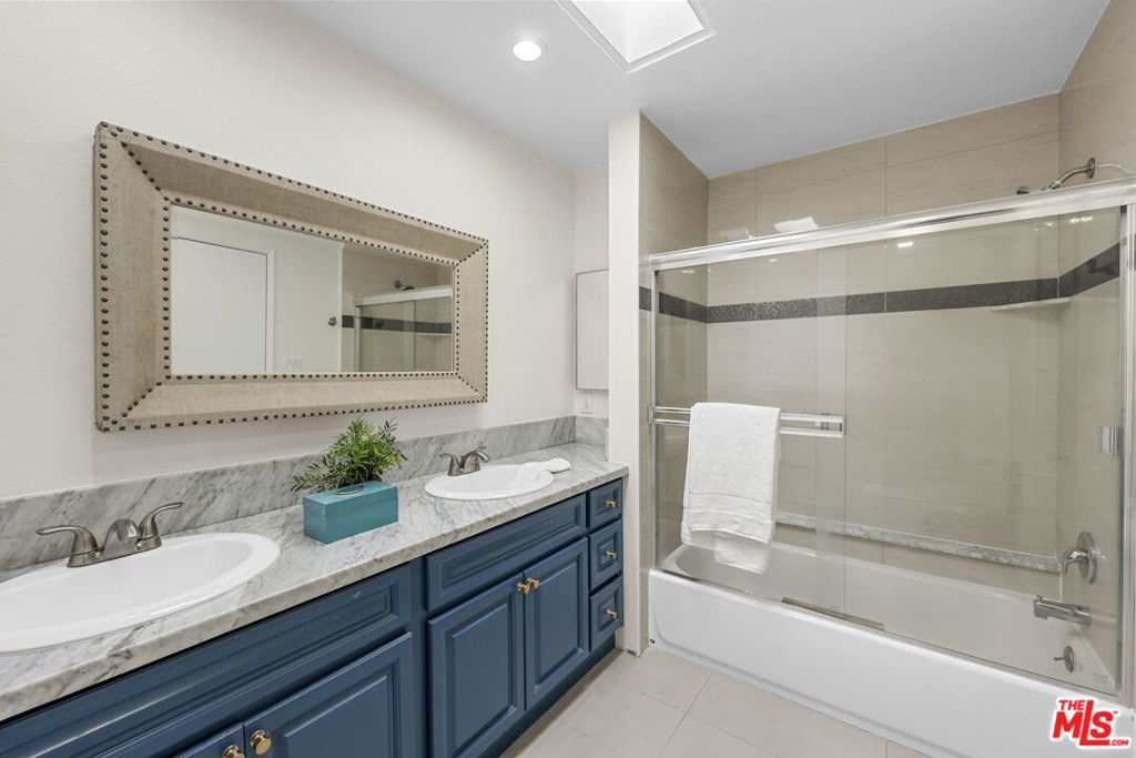 2844 Avenel Street Property Photo 18