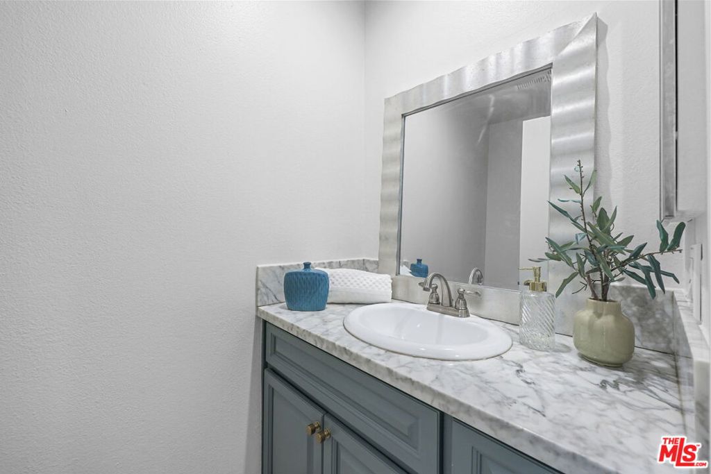 2844 Avenel Street Property Photo 27
