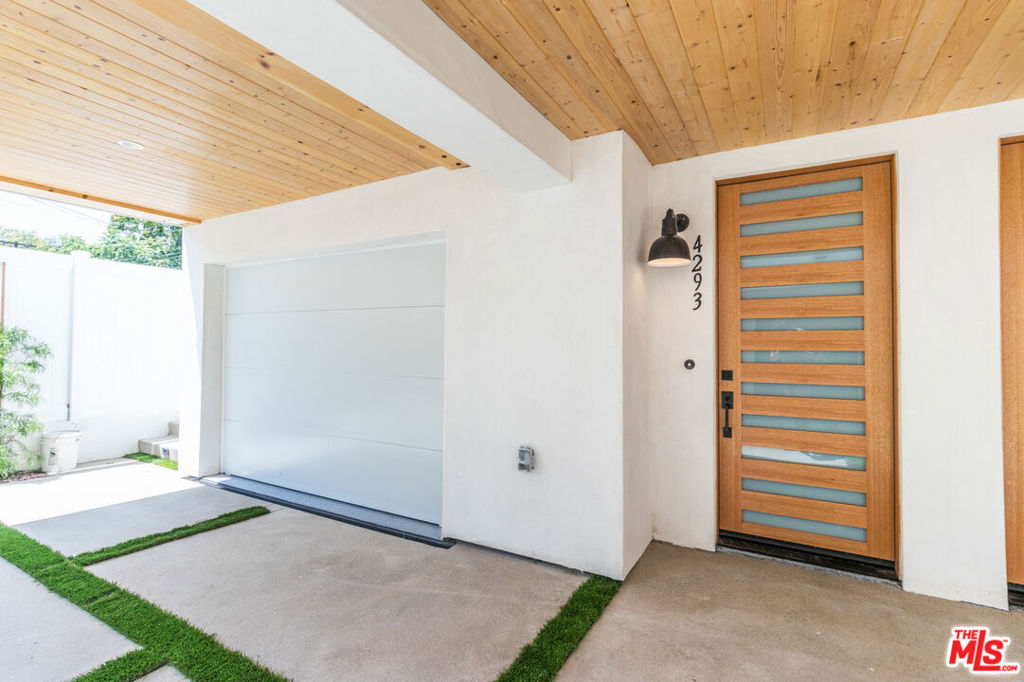 4293 Tujunga Avenue 1/2 Property Photo 5