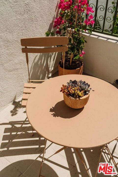 3021 Ganahl Street Property Photo 6