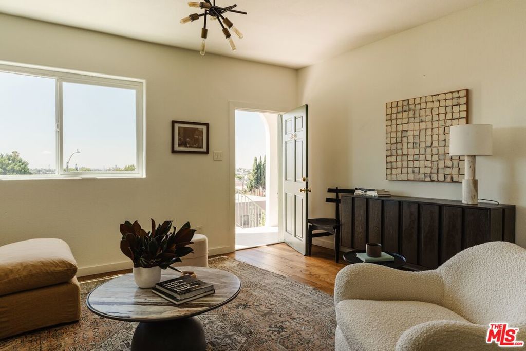 3021 Ganahl Street Property Photo 8