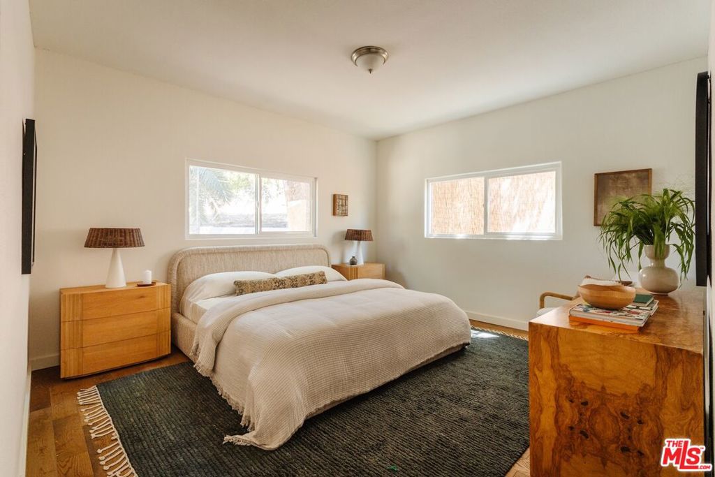 3021 Ganahl Street Property Photo 15