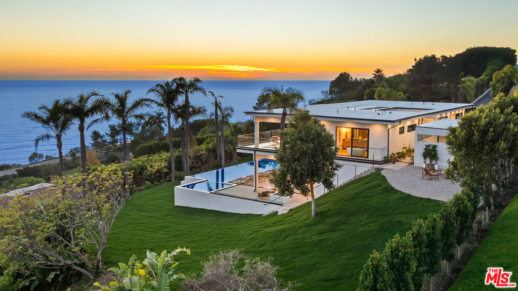 4732 Avenida Del Mar Property Photo 1