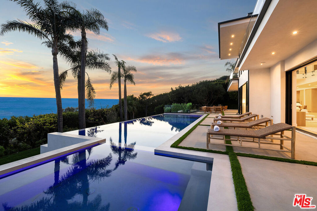 4732 Avenida Del Mar Property Photo 9