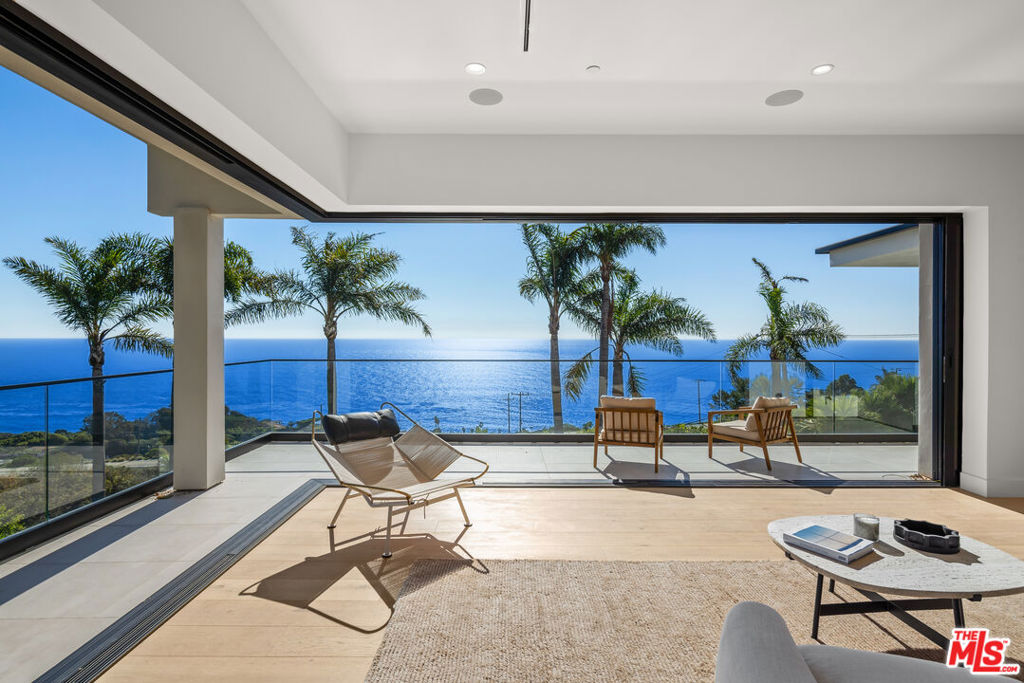 4732 Avenida Del Mar Property Photo 13