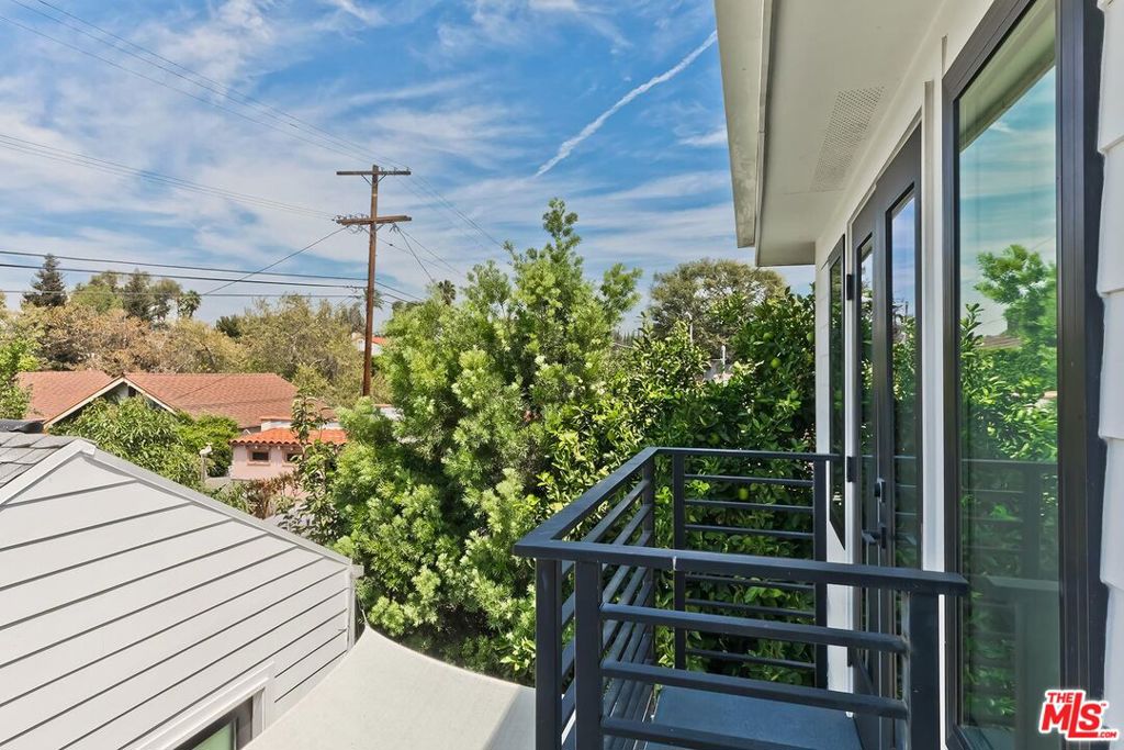 1015 S Tremaine Avenue Property Photo 28