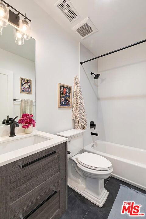 1015 S Tremaine Avenue Property Photo 37